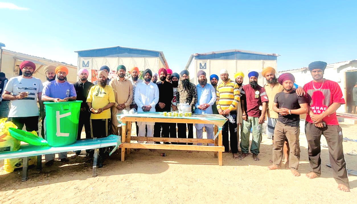 ਅਲਸਹੇਬ ਕੈਂਪ ਦੇ ਕਿਰਤੀਆਂ ਨੇ ਸਾਹਿਬਜਾਦਿਆ ਦੀ ਸ਼ਹਾਦਤ ਨੂੰ ਸਮਰਪਿਤ ਦੁੱਧ ਦਾ ਲੰਗਰ ਲਗਾਇਆ